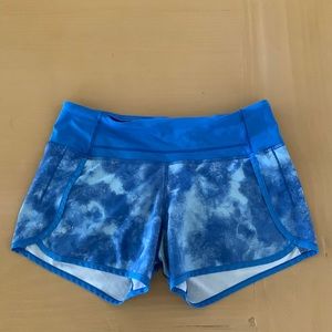 Lululemon Speed Short Run Pipe Dream Blue Cloud Cobalt Sky Tide Tye Dye